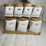 7'li Porselen Baharatlık Stantlı Bambu Vakumlu Kapak