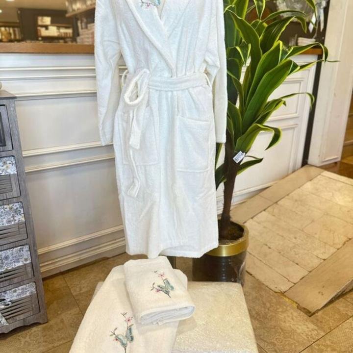 Kadın Bornoz Takımı Kelebek Nakışlı %100 Pamuk