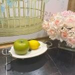 Antik Bold Yaldızlı Kulplu Porselen Kayık Ayaklı Sunumluk 30*22 cm